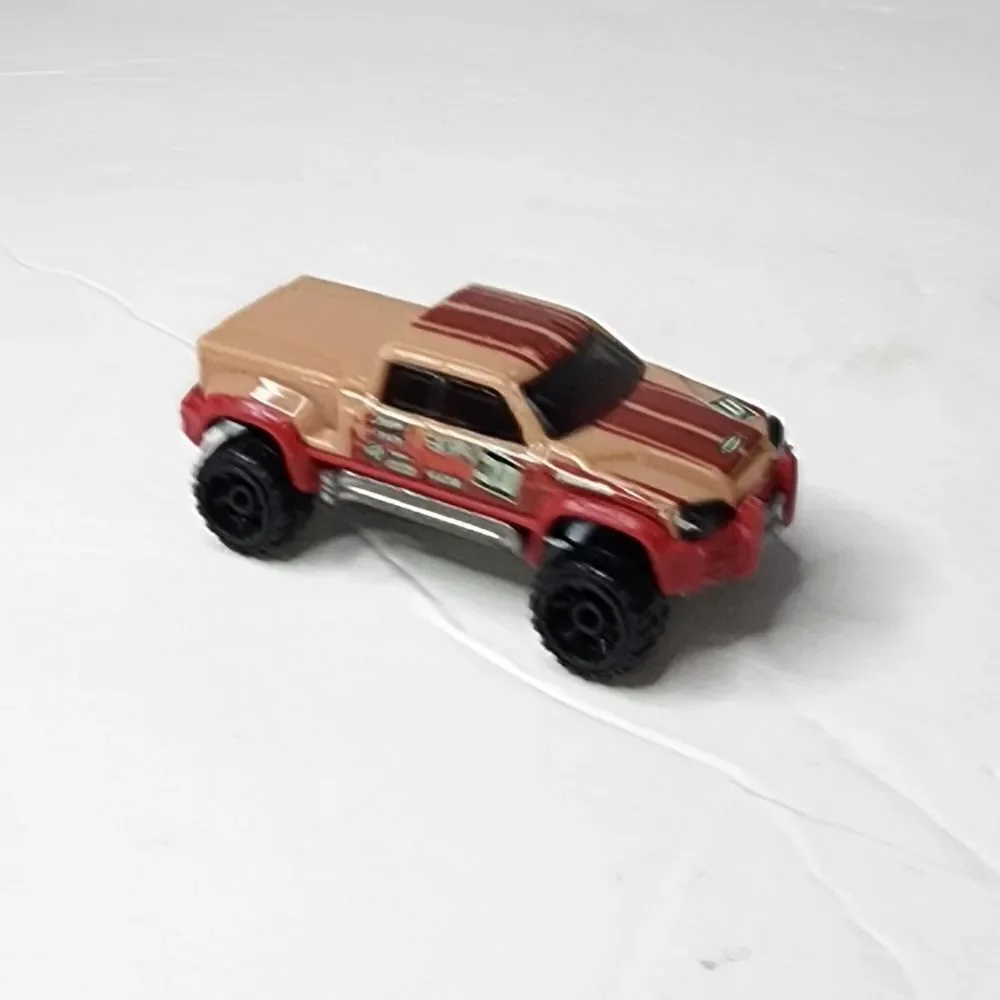Hot Wheels 2001 Thrill Racers Earthquake #224 Mega-Duty DIECAST TOY CAR